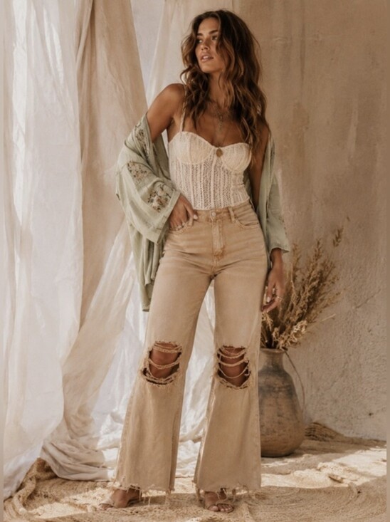 Vervet Denim - Vervet Leslie 90s Vintage Flare High Rise Tan Distressed Size 28